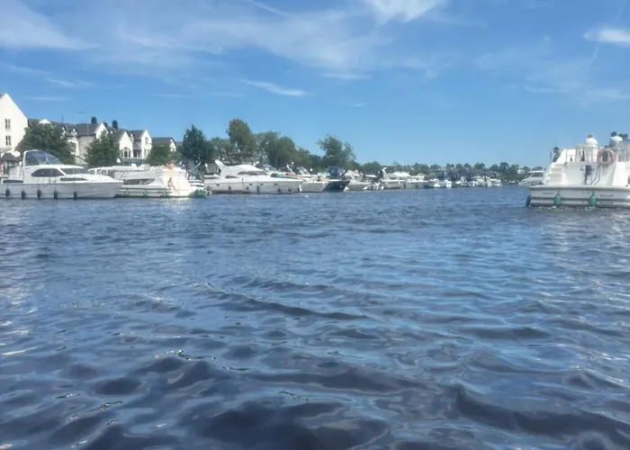 The At Lough Key - Luxury By The Water فيلة